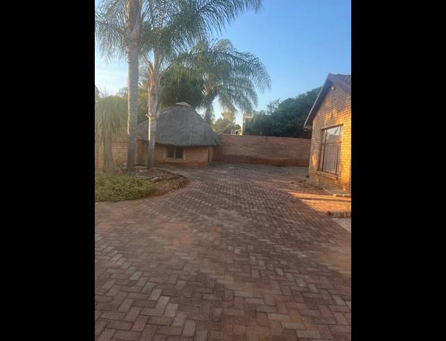 3 BEDROOM HOUSE FOR SALE IN FLORA PARK